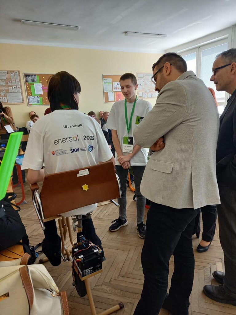 Stredoškoláci odborne 0704