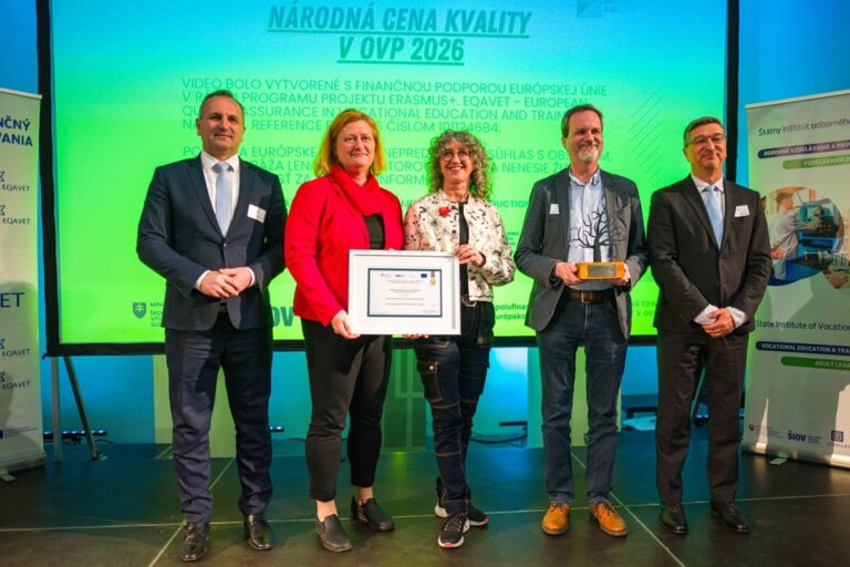 Ocenená škola ŠUP Košice po prevzatí ocenenia